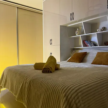 Montrix Cozy In Center Apartmán