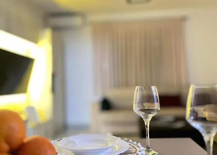 Montrix Cozy In Center