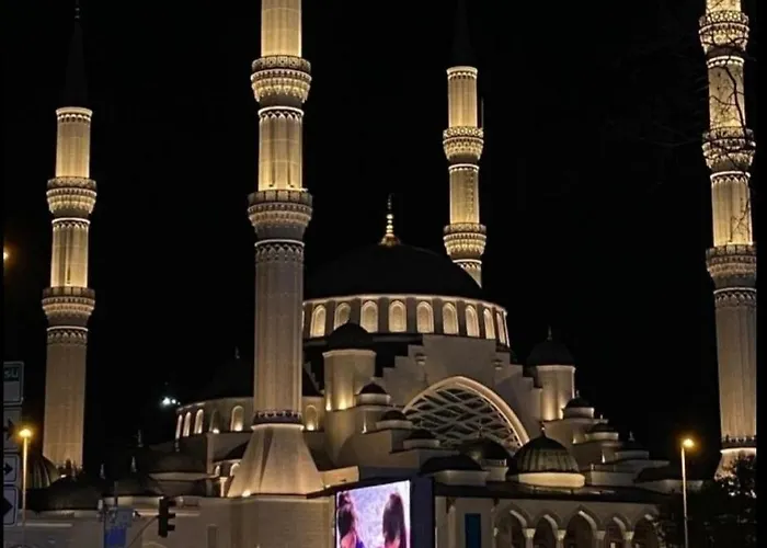 Montrix Cozy In Center